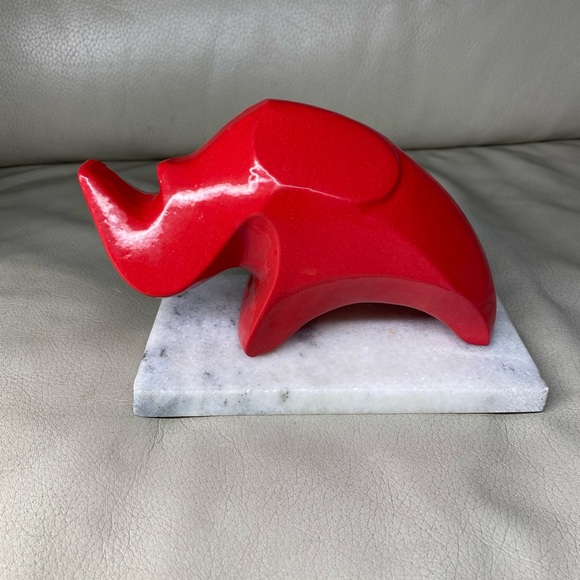 Red Rhino Sculpture on Marble top Made in India - Picture 8 of 8